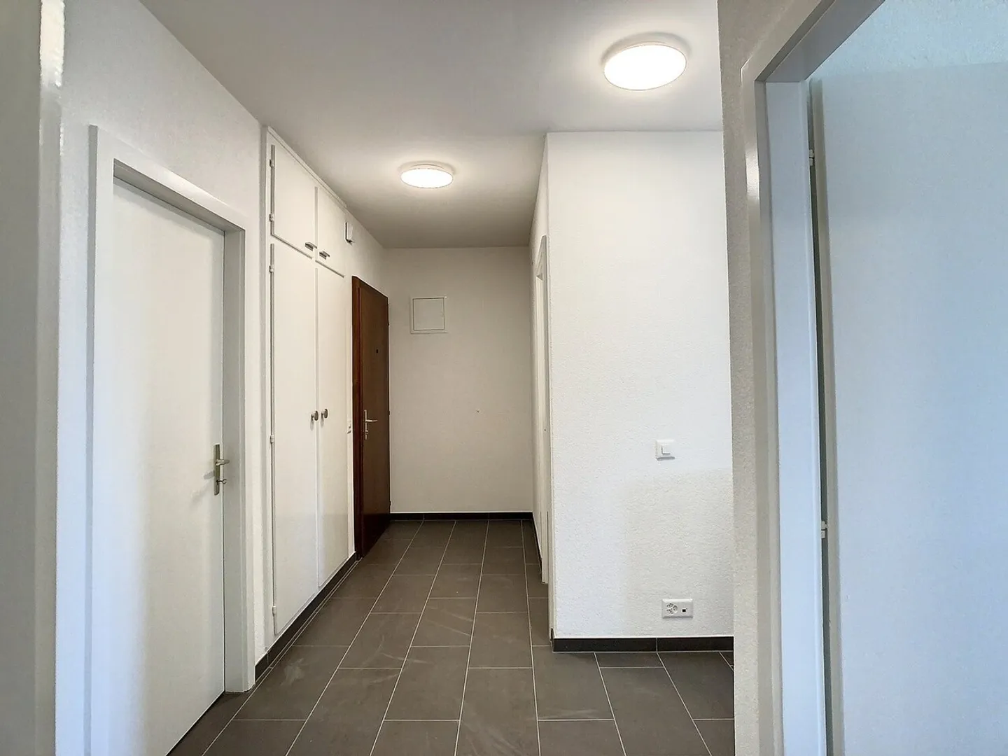 Superb fully renovated accommodation with stunning unobstructed view! - Photo 11 of 13