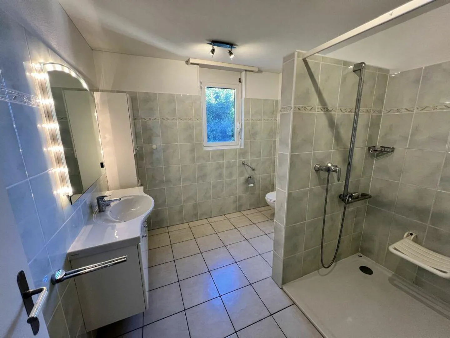 Appartamento con 4,5 stanze e bellissima vista sul lago - Foto 16 di 20