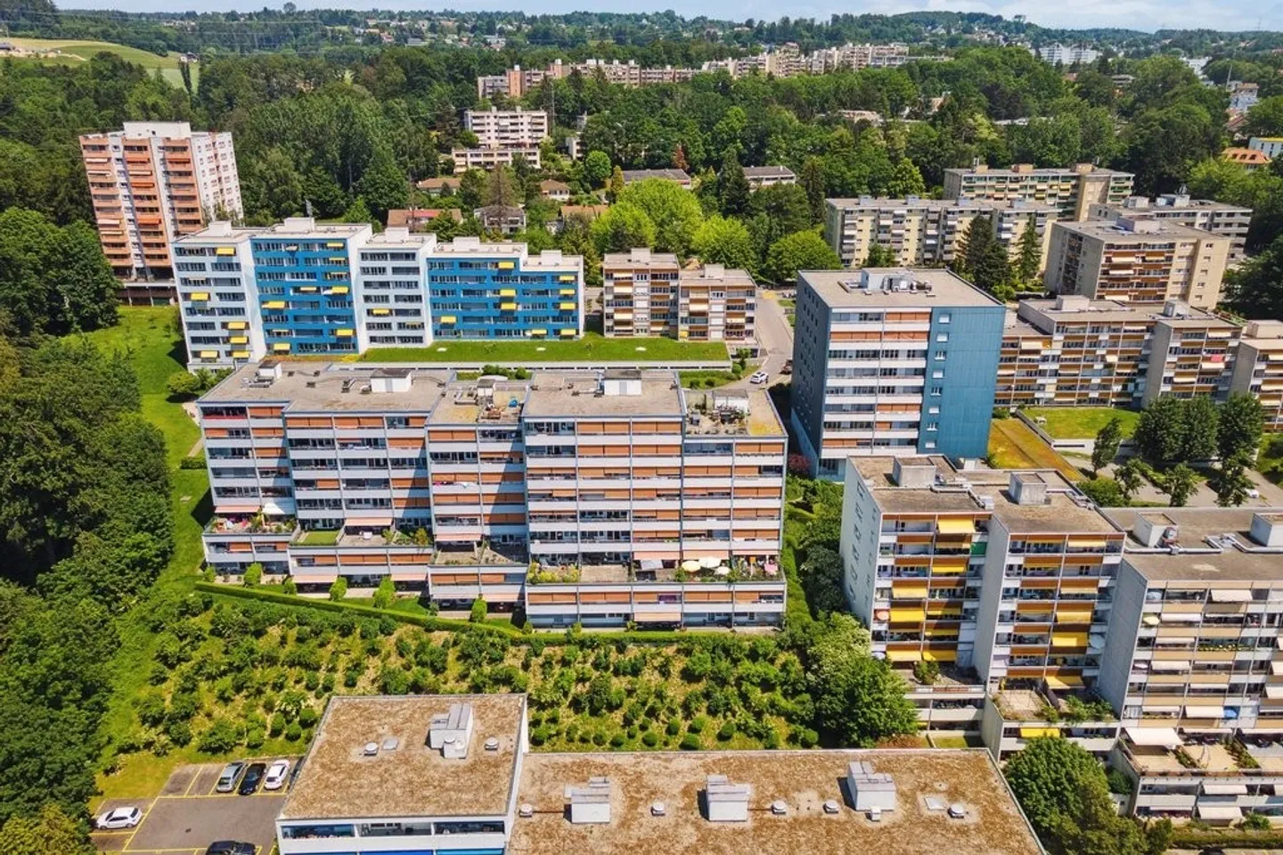 Avez-vous besoin d'une place de parking ? - Photo 1 sur 2