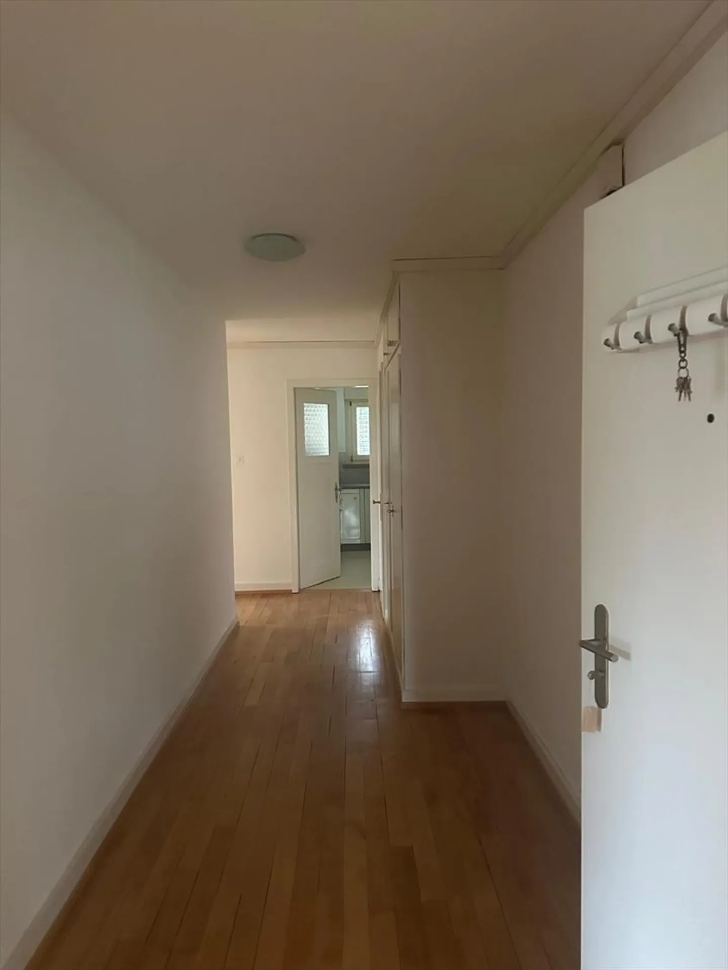 Freshly painted 4-room apartment in Neuhausen am Rheinfall - Photo 7 of 9