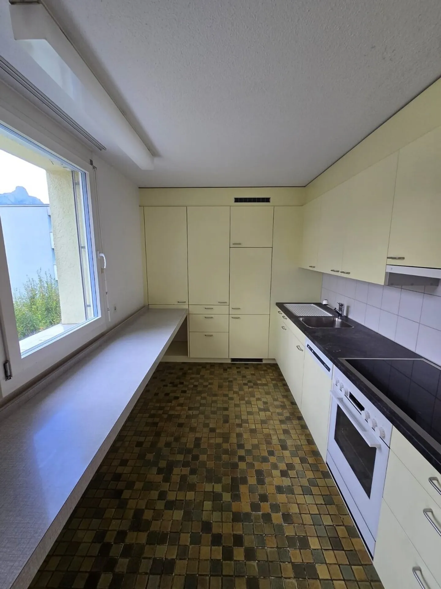 Appartement spacieux de 4,5 pièces avec balcon et vue sur la montagne à Thun - Photo 12 sur 13