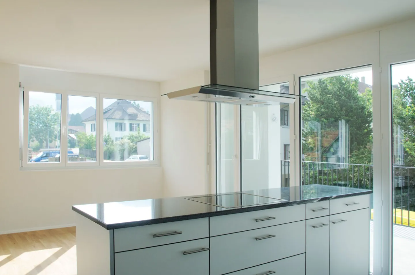 Attractive 4.5-room apartment in a well-kept neighborhood with sunny balcony - Photo 2 of 14
