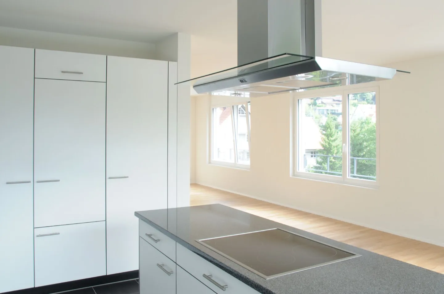 Attractive 4.5-room apartment in a well-kept neighborhood with sunny balcony - Photo 4 of 14
