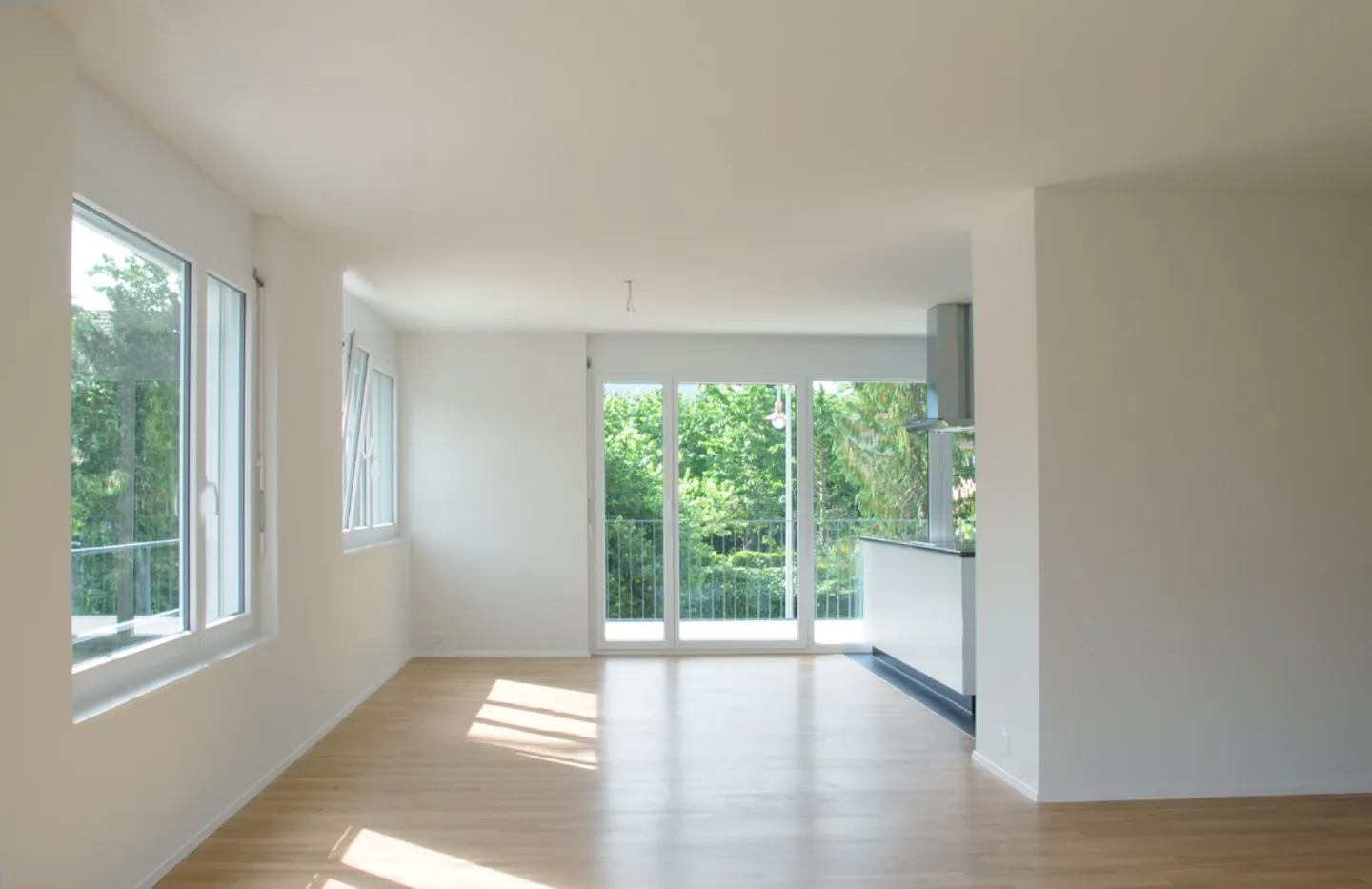 Attractive 4.5-room apartment in a well-kept neighborhood with sunny balcony - Photo 5 of 14