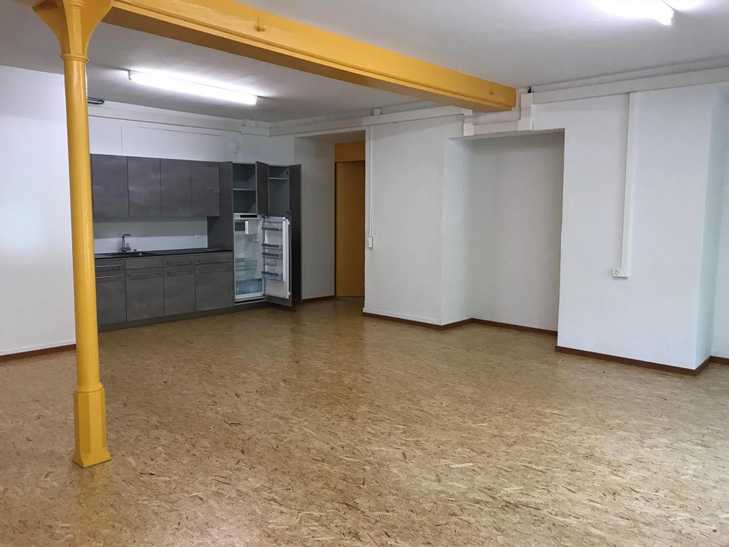 Espace commercial de 65m2 dans le développement commercial Seidenfabrik à sous-louer - Photo 1 sur 5