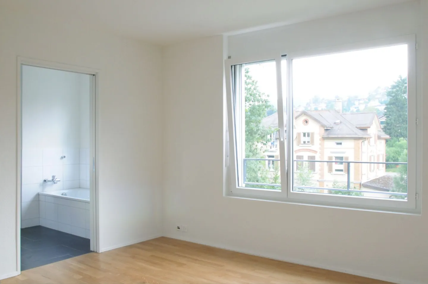 Attractive 4.5-room apartment in a well-kept neighborhood with sunny balcony - Photo 8 of 14
