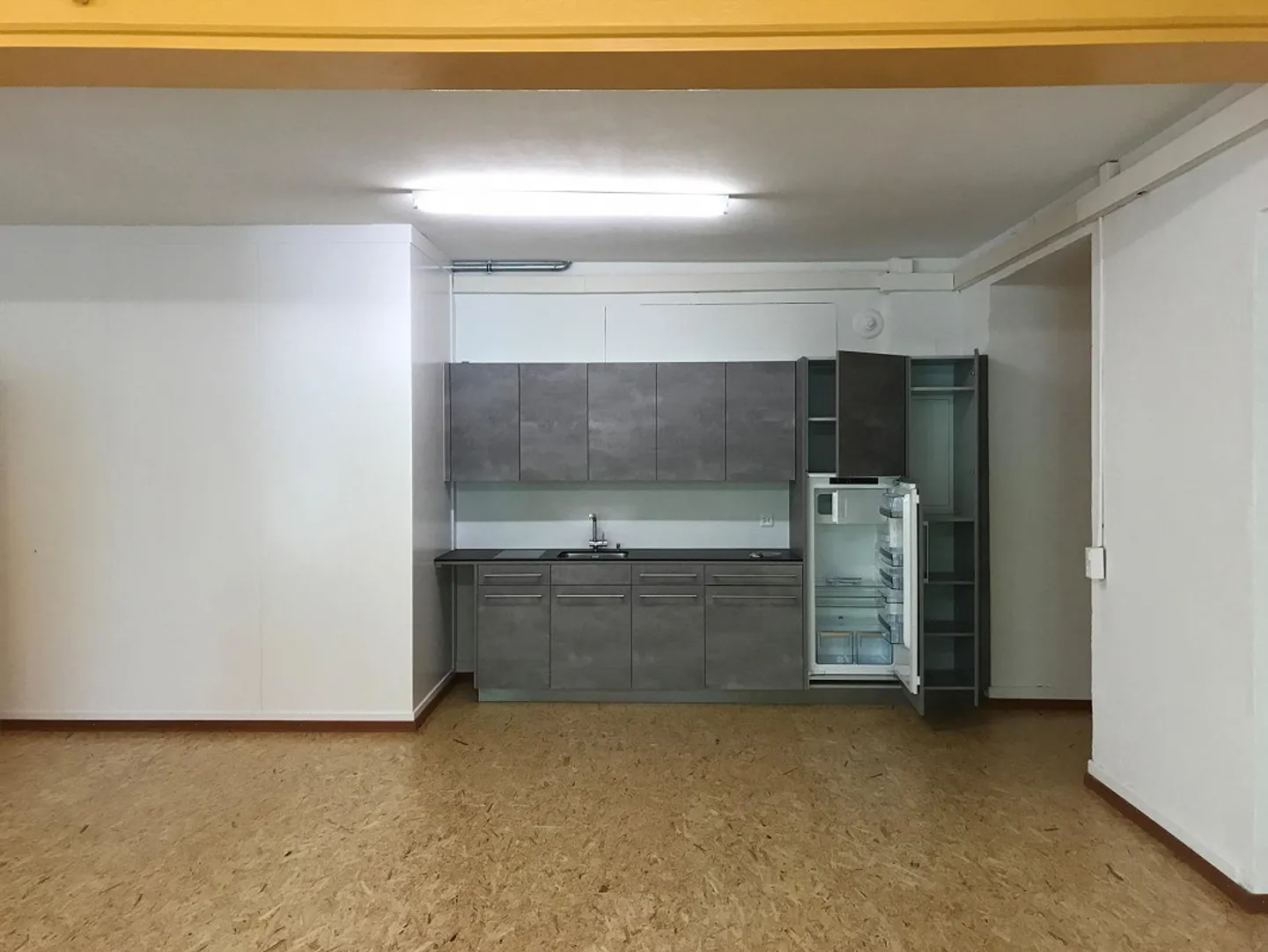 Espace commercial de 65m2 dans le développement commercial Seidenfabrik à sous-louer - Photo 5 sur 5