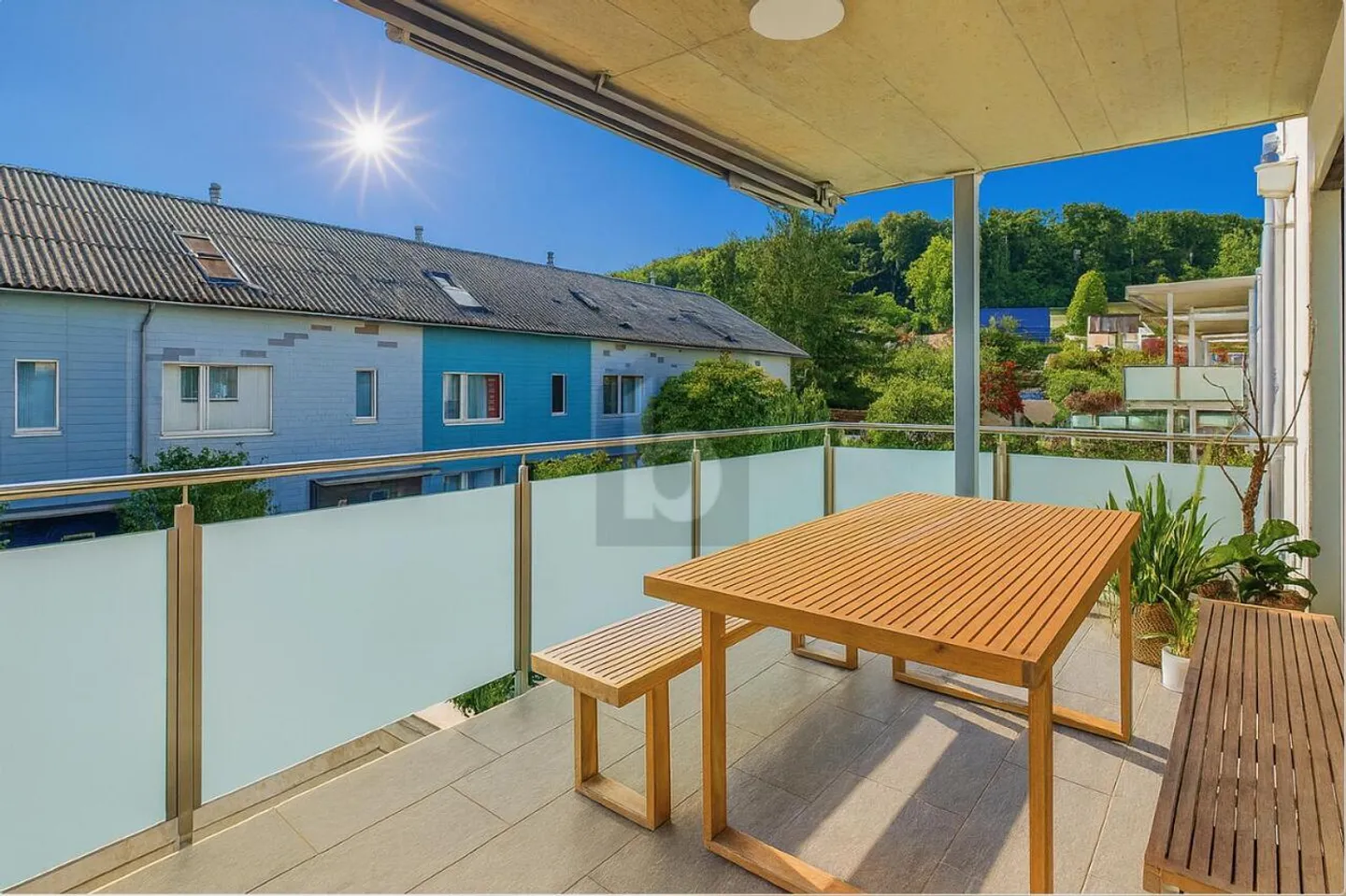 NOUVEAU BÂTIMENT AVEC BALCON ENSOLEILLÉ - Photo 1 sur 6