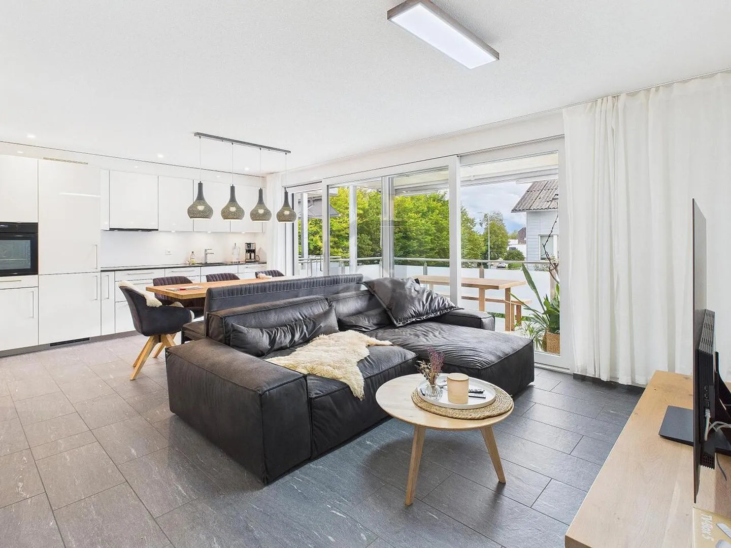 NOUVEAU BÂTIMENT AVEC BALCON ENSOLEILLÉ - Photo 2 sur 6