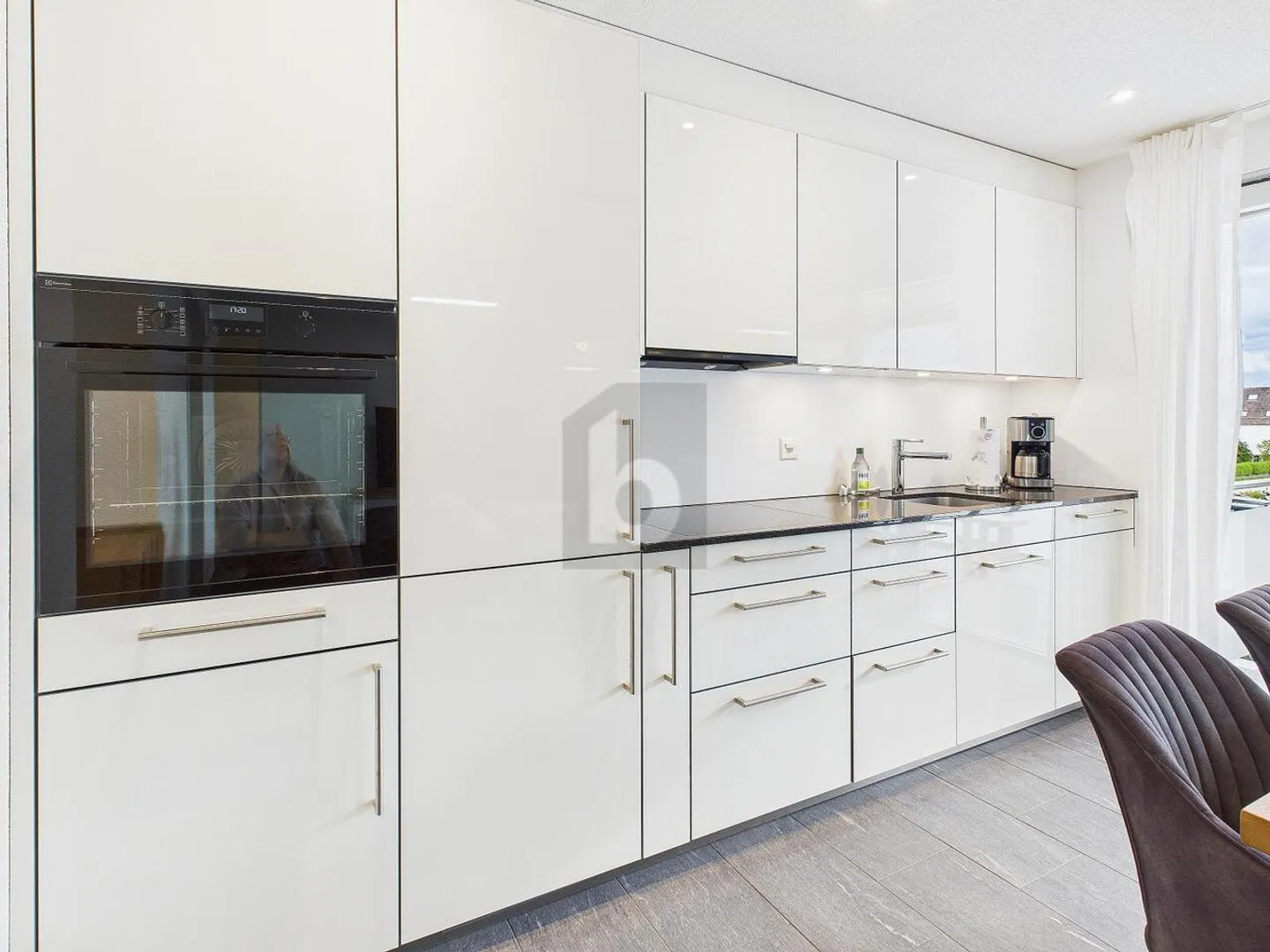 NOUVEAU BÂTIMENT AVEC BALCON ENSOLEILLÉ - Photo 3 sur 6