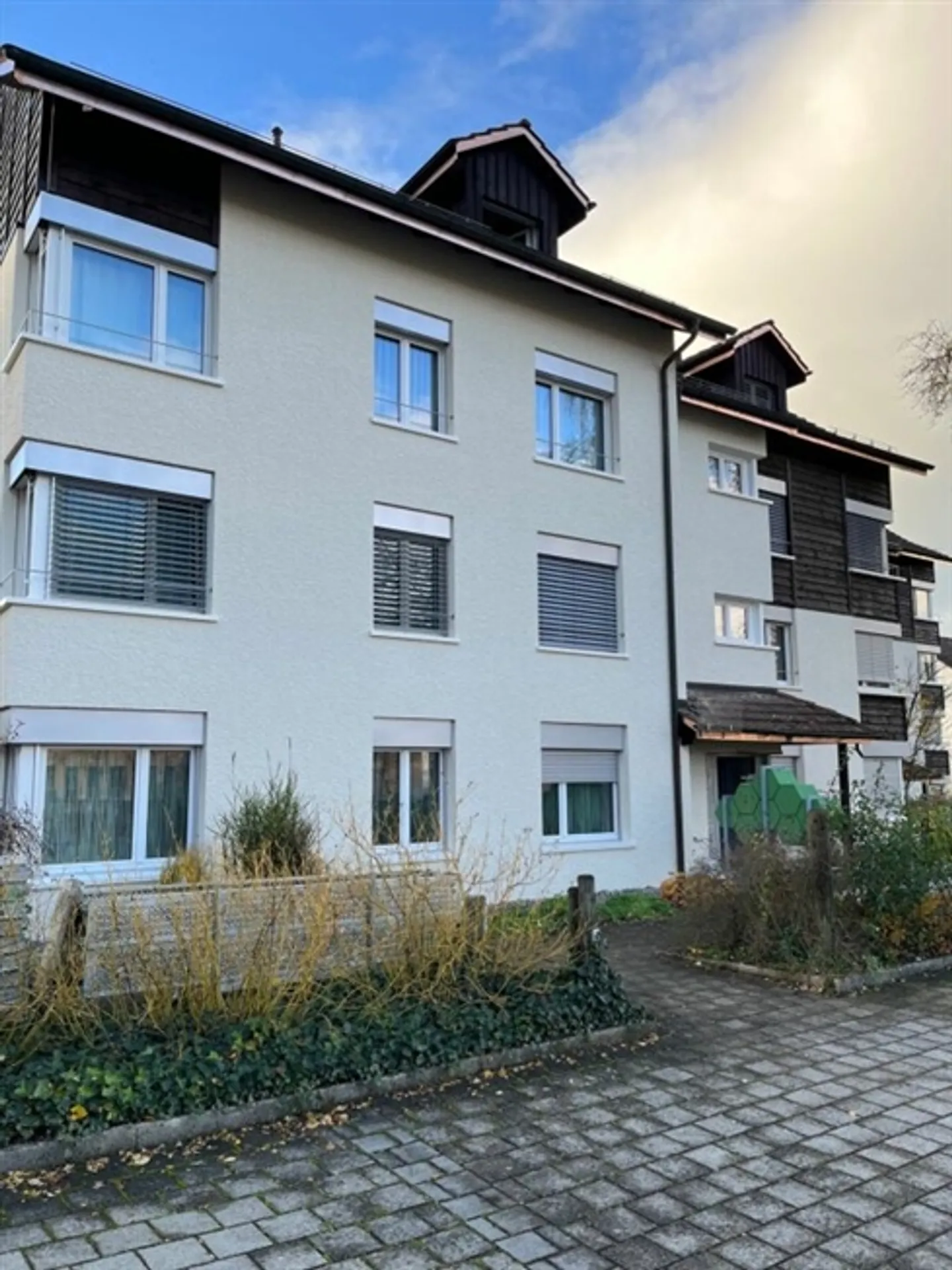 Parking spaces in underground garage for rent - Photo 2 of 3