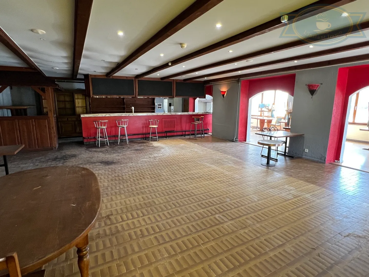 For sale: 2 apartments, 1 restaurant, 1 storage room and large parking lot. - Photo 4 of 12