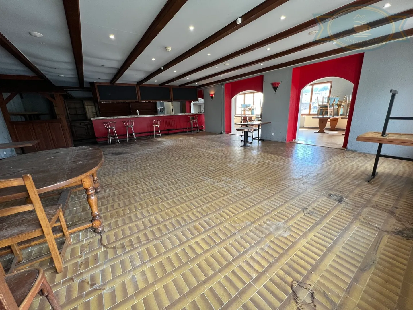 For sale: 2 apartments, 1 restaurant, 1 storage room and large parking lot. - Photo 7 of 12