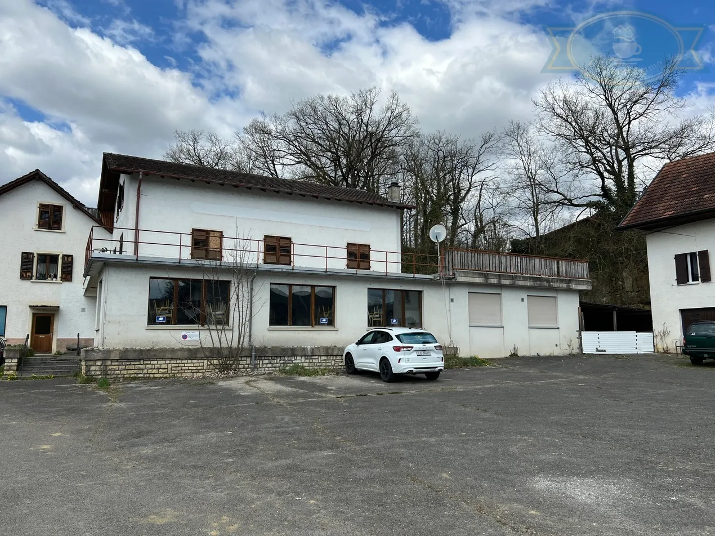 For sale: 2 apartments, 1 restaurant, 1 storage room and large parking lot. - Photo 2 of 12