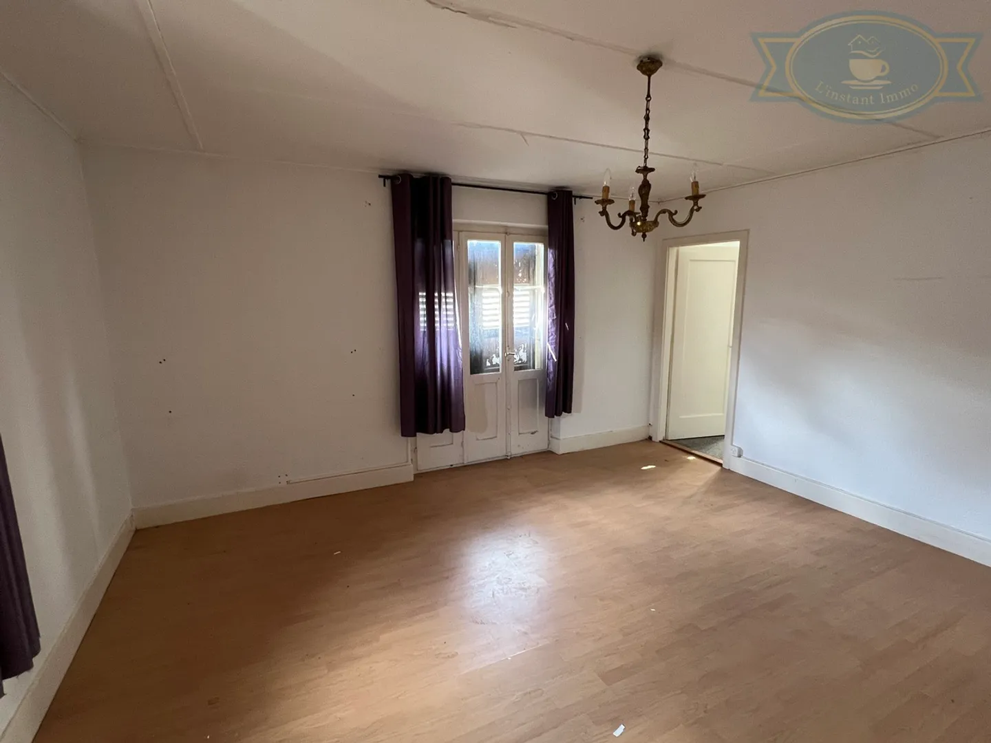 For sale: 2 apartments, 1 restaurant, 1 storage room and large parking lot. - Photo 8 of 12