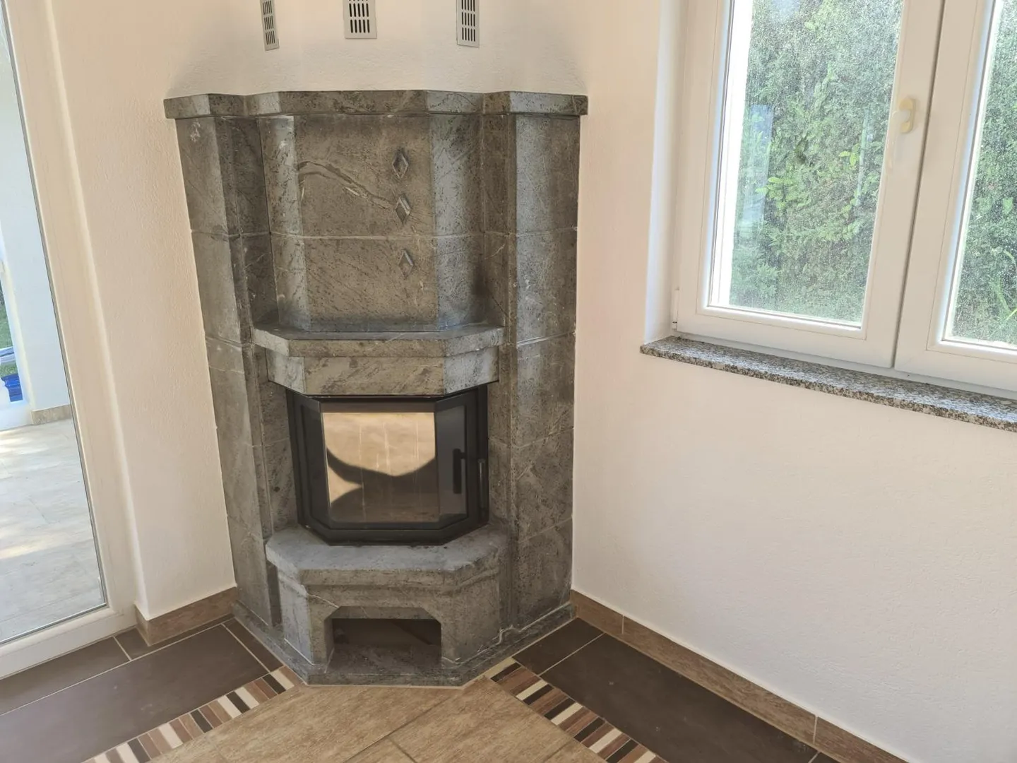 Very nice and spacious villa ideally located comprising 3 apartments - Photo 11 of 30