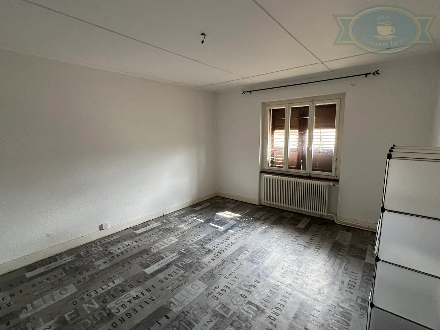 For sale: 2 apartments, 1 restaurant, 1 storage room and large parking lot. - Photo 9 of 12