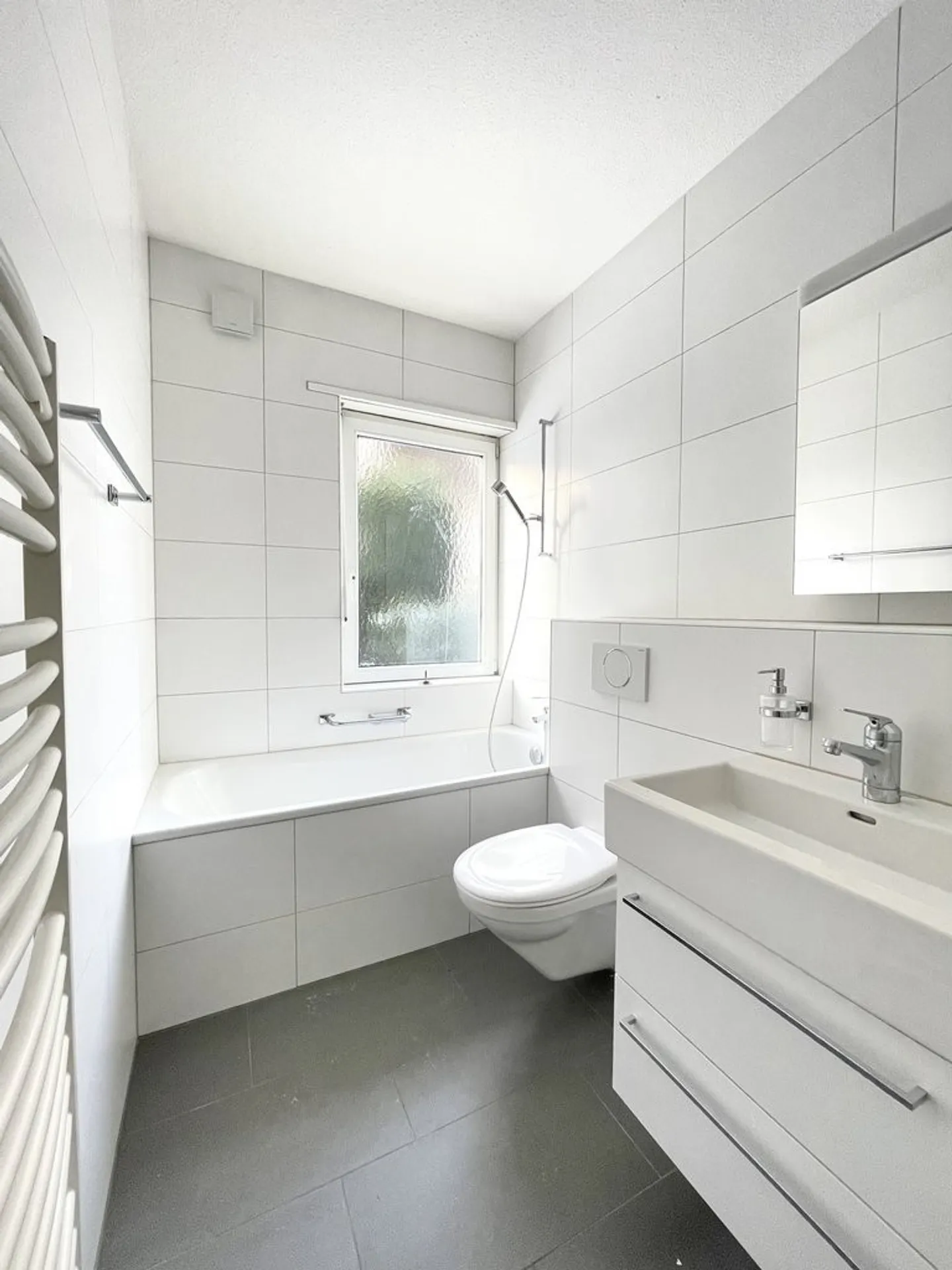 Gioiello a Zürichberg, appartamento moderno con area salotto nel giardino - Foto 3 di 9