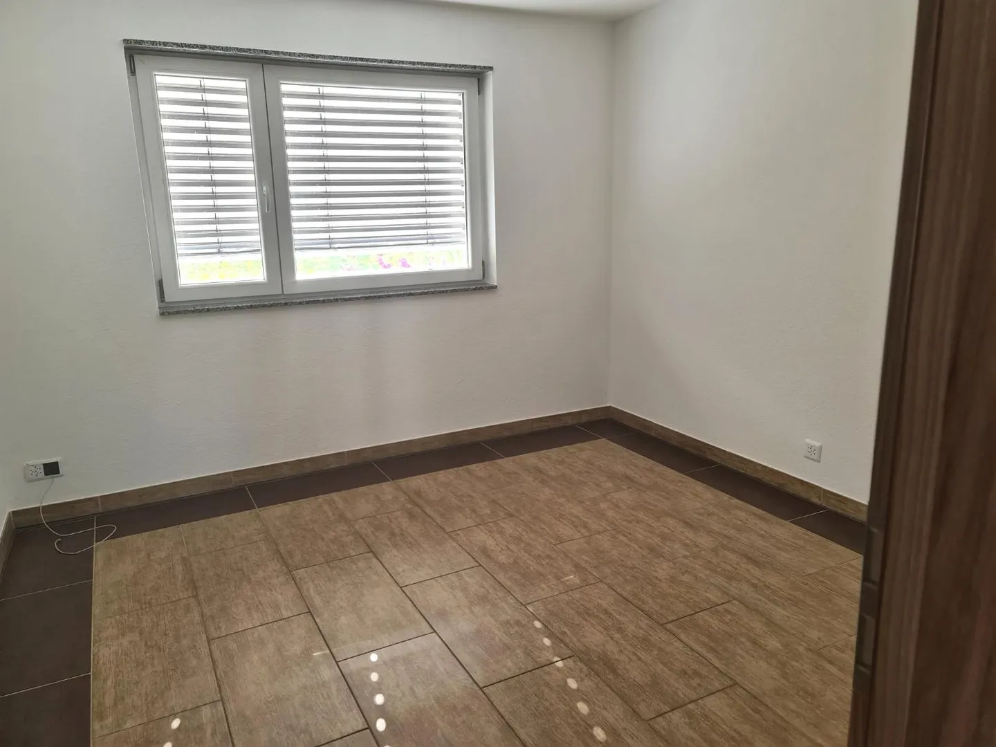 Very nice and spacious villa ideally located comprising 3 apartments - Photo 15 of 30