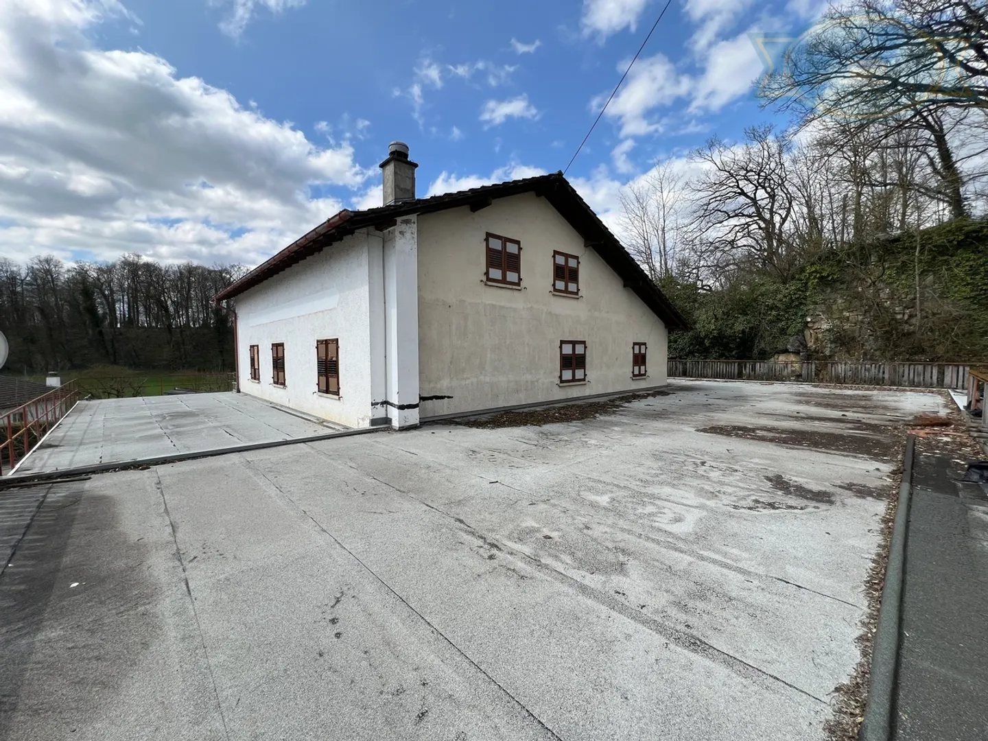 For sale: 2 apartments, 1 restaurant, 1 storage room and large parking lot. - Photo 12 of 12