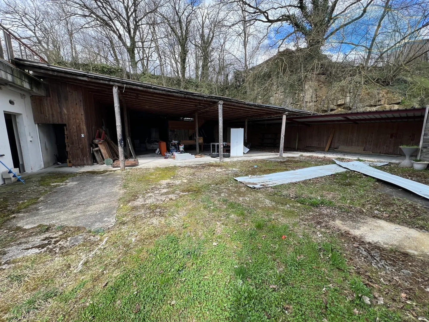 For sale: 2 apartments, 1 restaurant, 1 storage room and large parking lot. - Photo 10 of 12