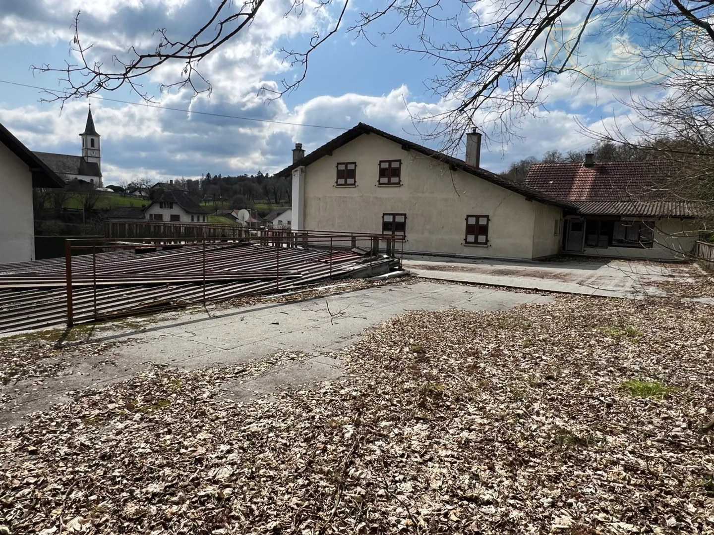 For sale: 2 apartments, 1 restaurant, 1 storage room and large parking lot. - Photo 11 of 12