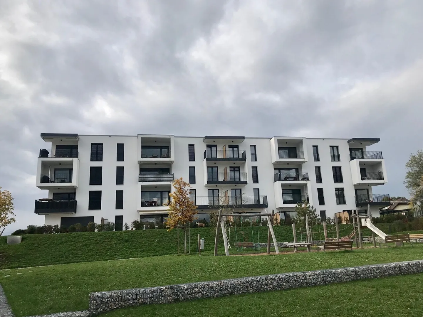 Appartement moderne en bon emplacement - Photo 1 sur 2