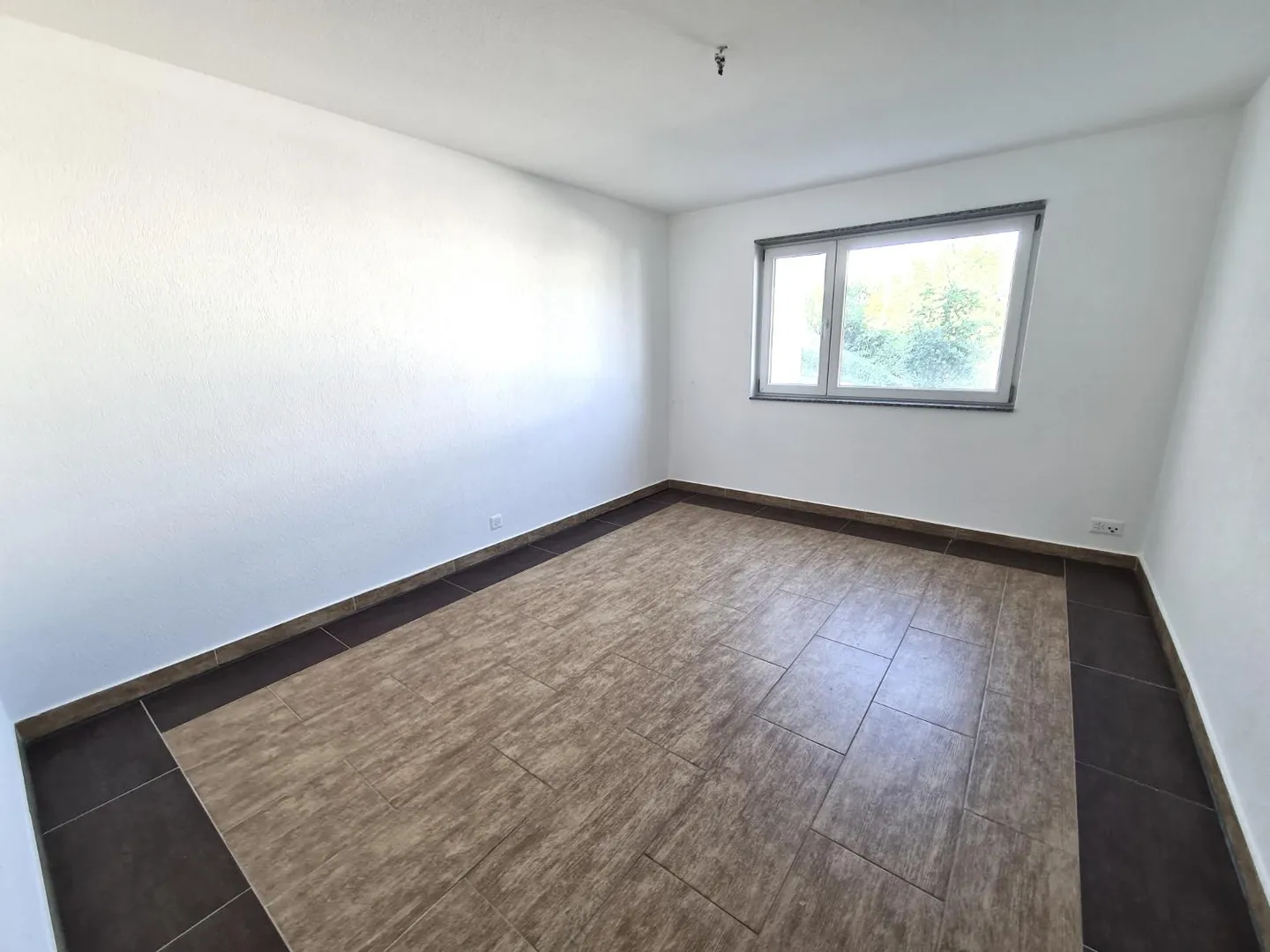 Very nice and spacious villa ideally located comprising 3 apartments - Photo 19 of 30
