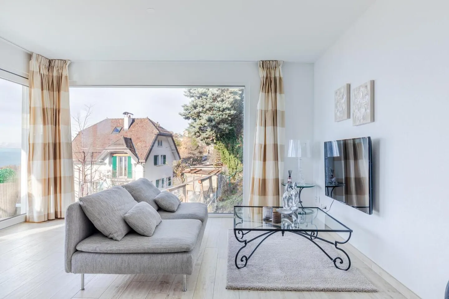 Atemberaubende Wohnung mit Seeblick - Foto 3 von 12