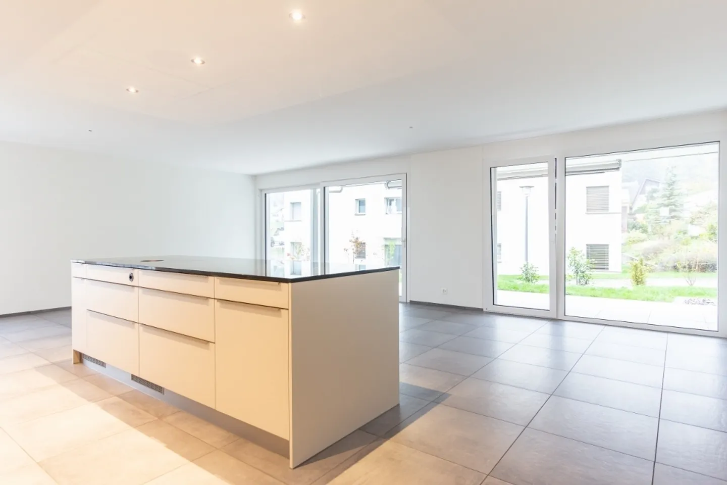 Appartement spacieux 4.5 pièces - Photo 2 sur 14