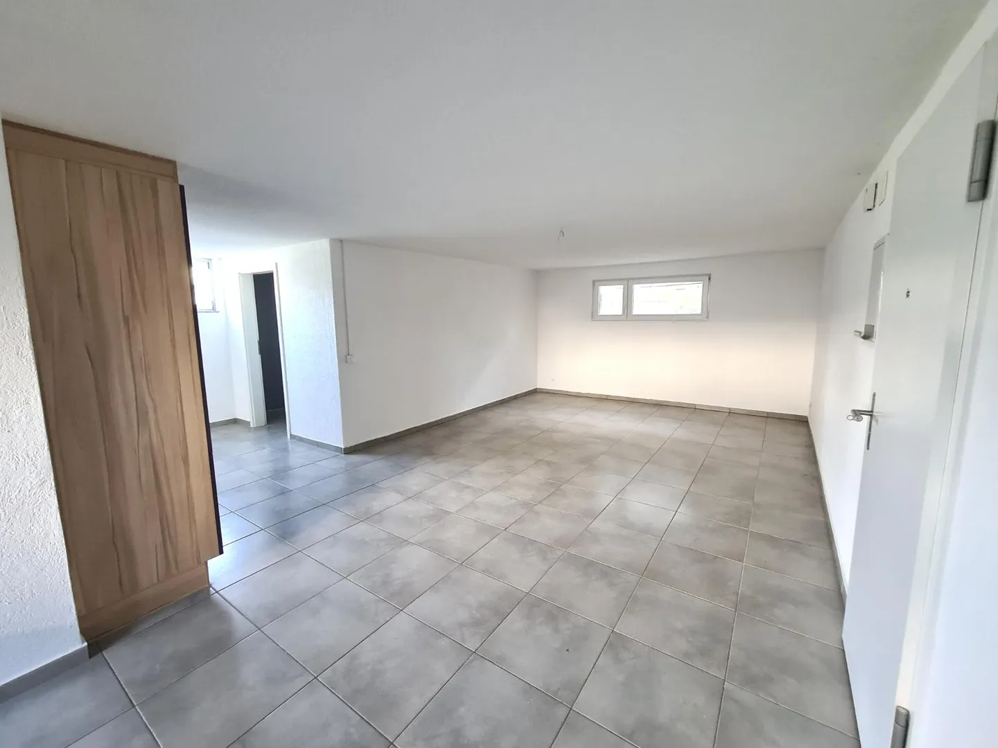Very nice and spacious villa ideally located comprising 3 apartments - Photo 23 of 30