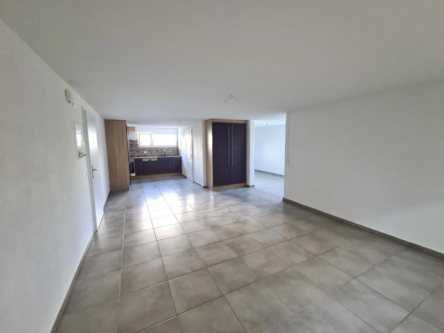 Very nice and spacious villa ideally located comprising 3 apartments - Photo 26 of 30