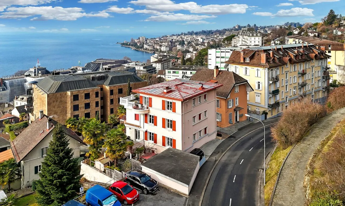 Income-generating building with panoramic view in the heart of Montreux - Photo 1 of 13