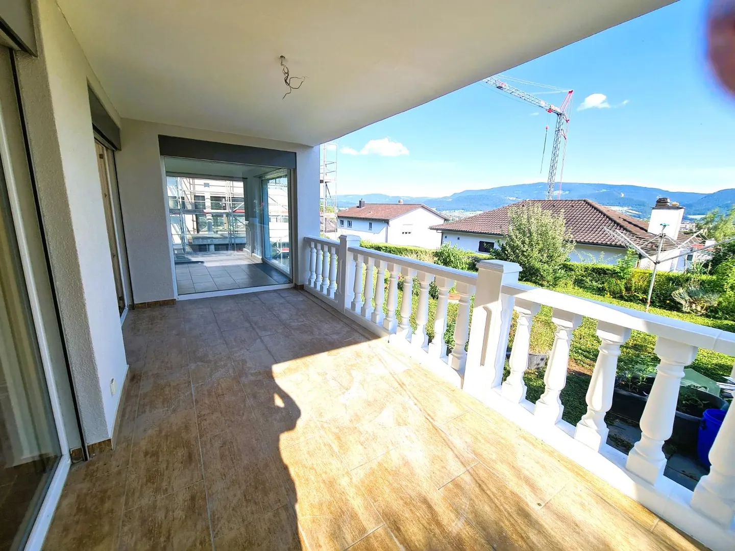 Very nice and spacious villa ideally located comprising 3 apartments - Photo 28 of 30