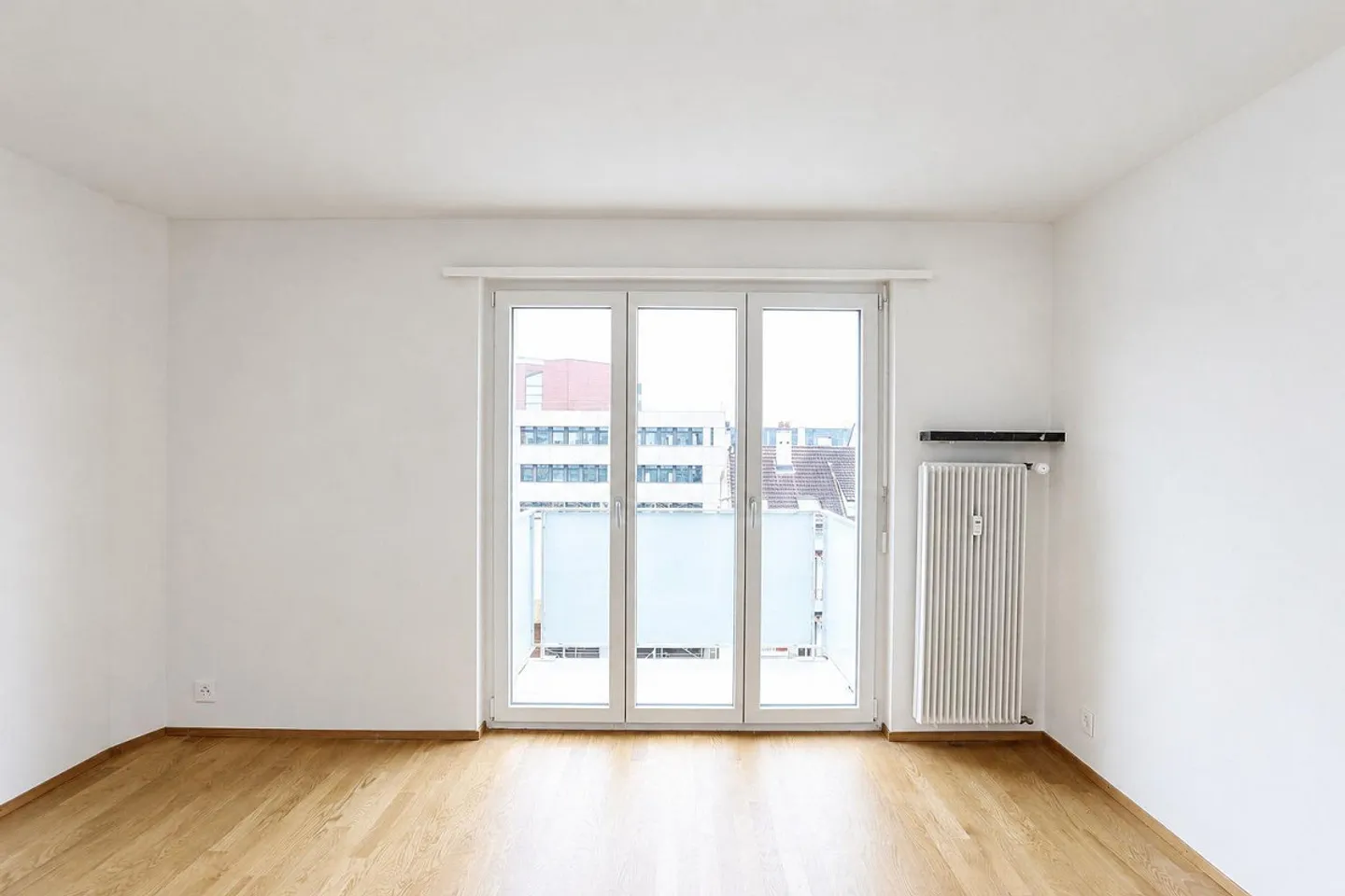 Renovated 1-room apartment near SBB train station - Photo 1 of 4