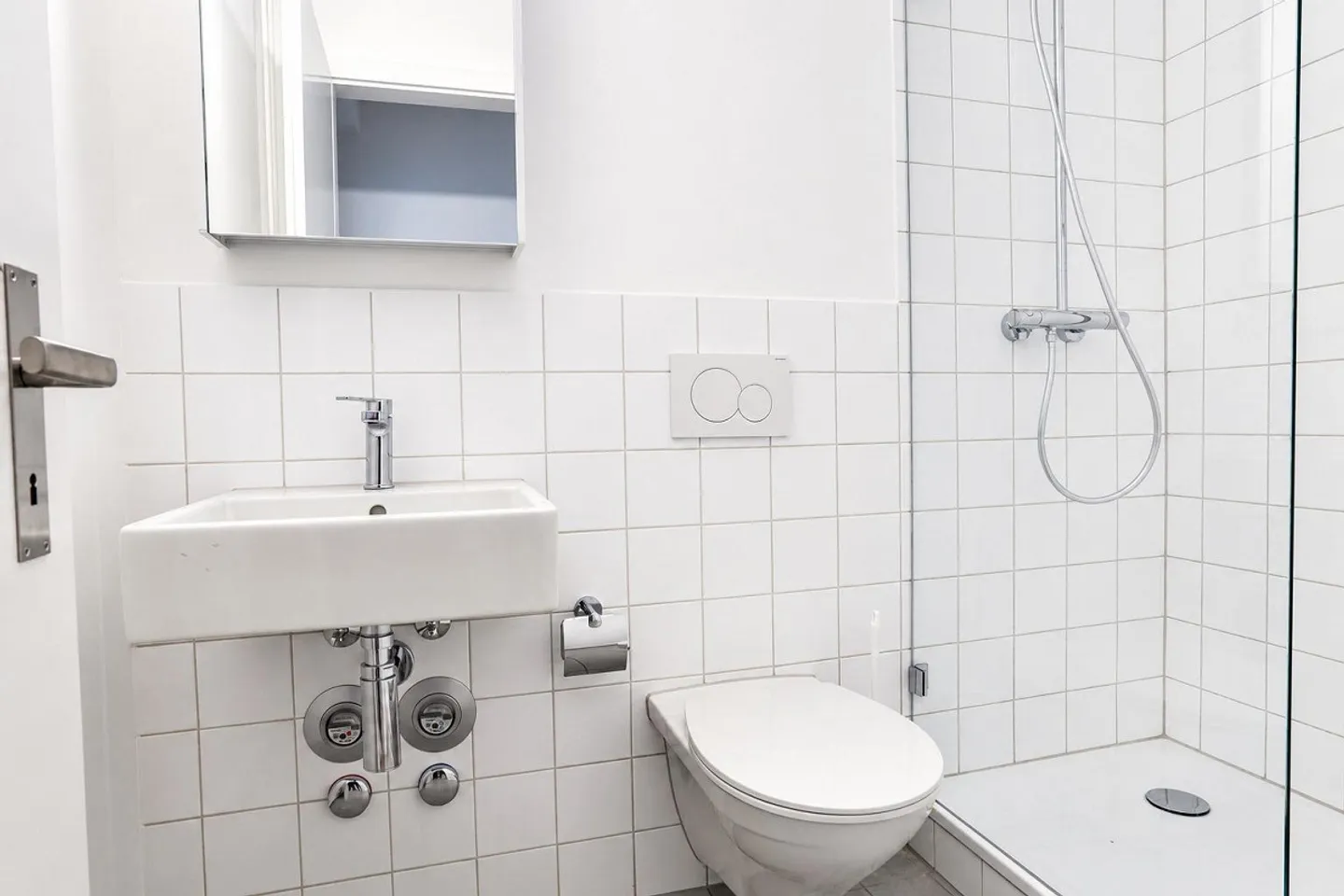 Renovated 1-room apartment near SBB train station - Photo 3 of 4