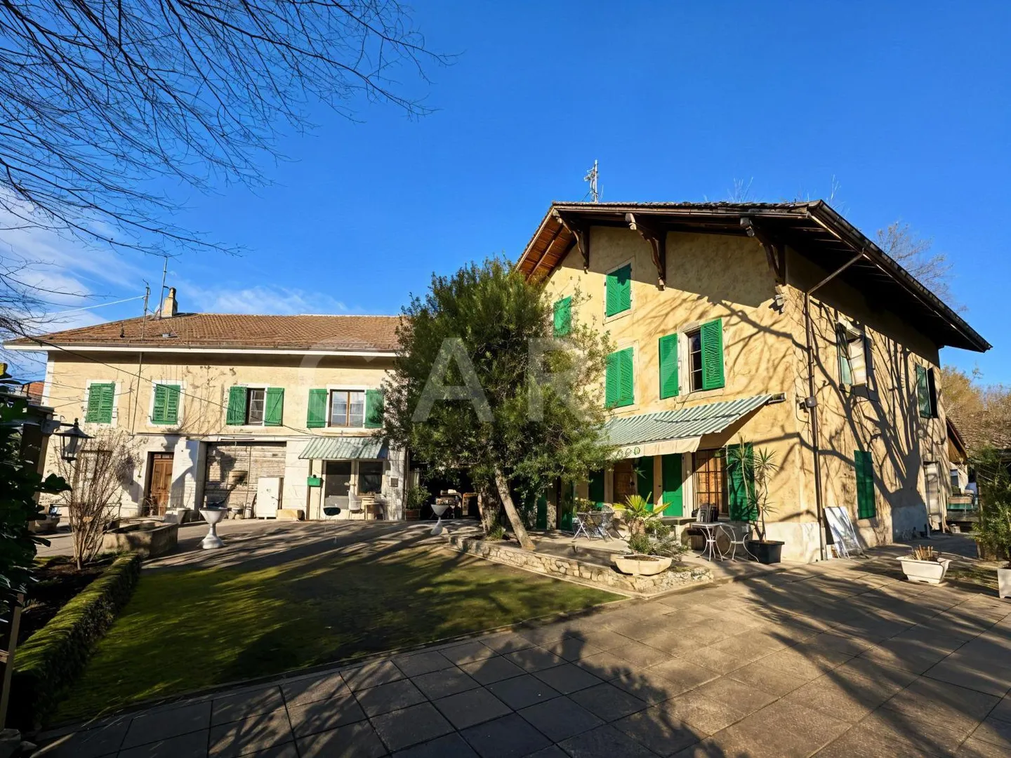 Haus - Foto 1 von 9