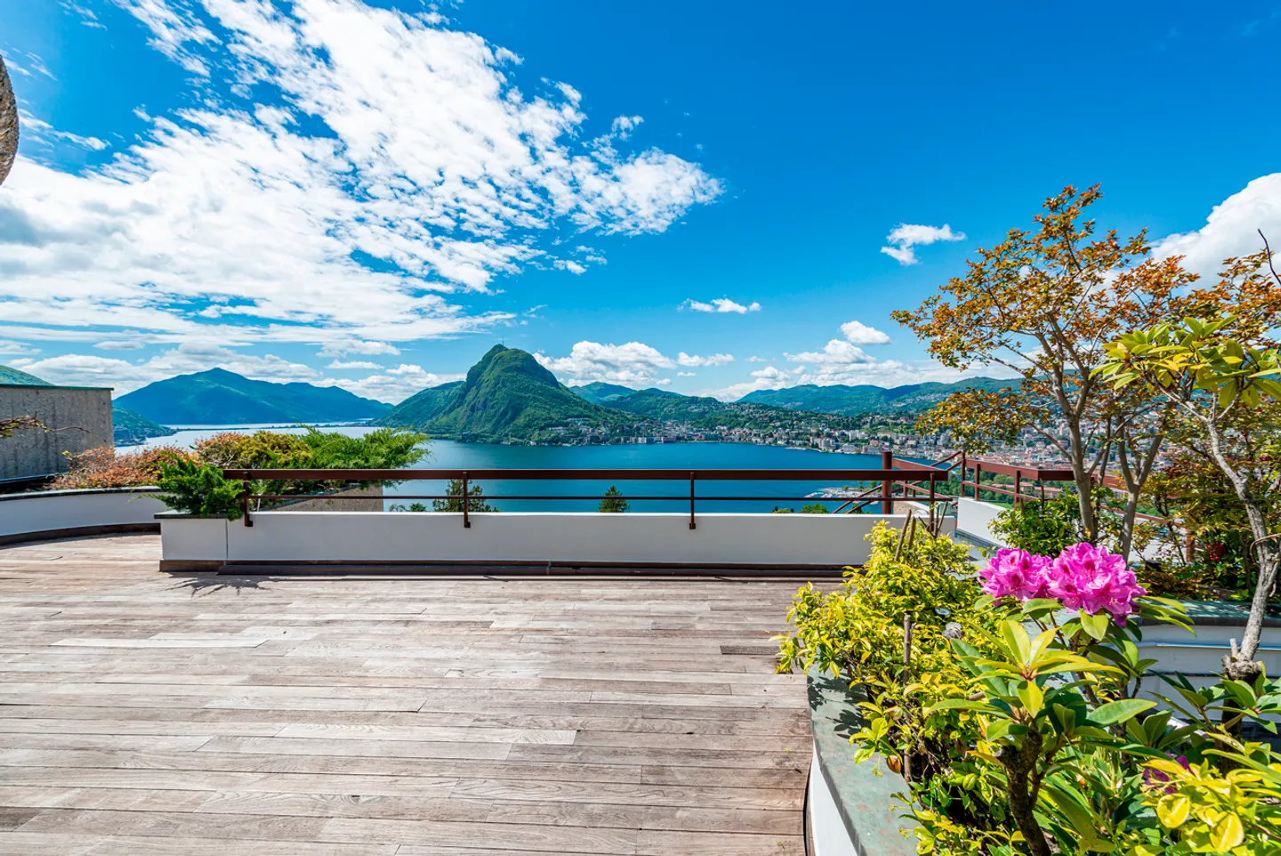Modern penthouse with stunning rooftop terrace - Photo 1 of 16