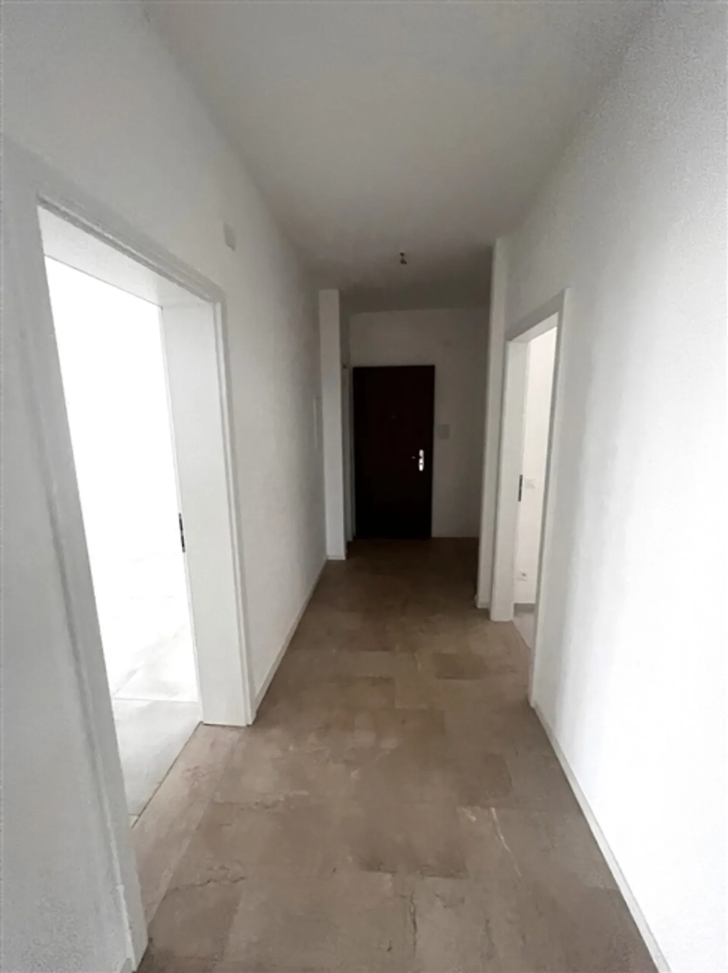 Rent a bright, renovated 4.5-room apartment - Photo 2 of 14