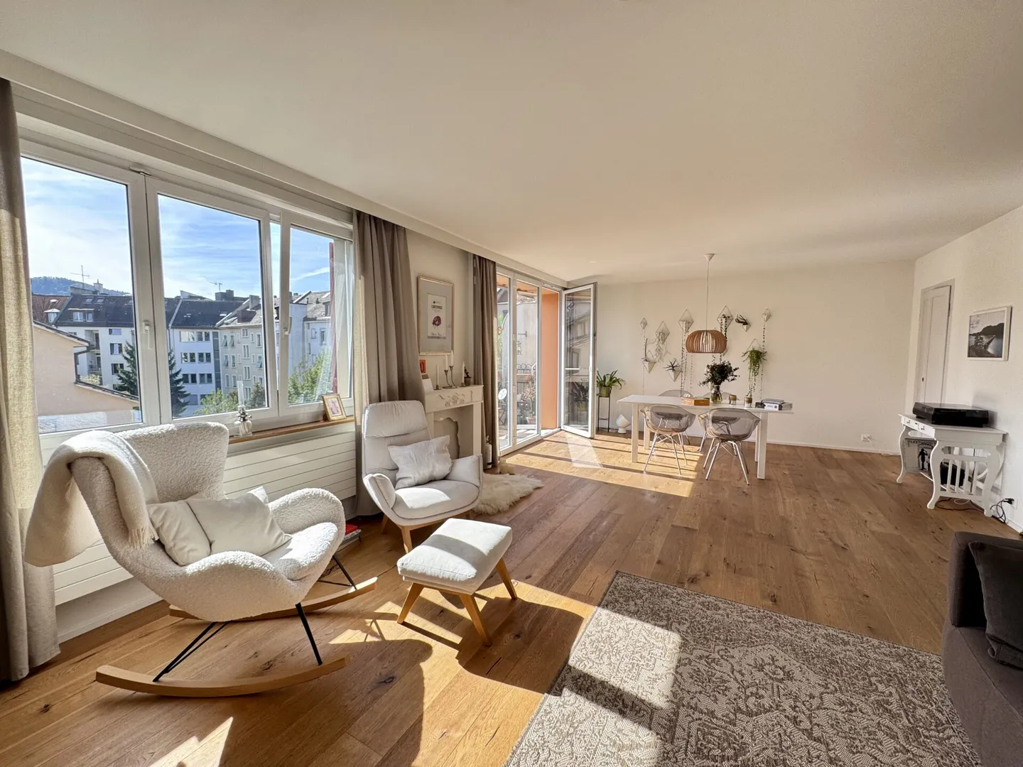 Spacieux Duplex de 3½ Pièces de 150 m² avec Balcon et 2 Salles de Bain à Albisriederplatz - Photo 1 sur 15