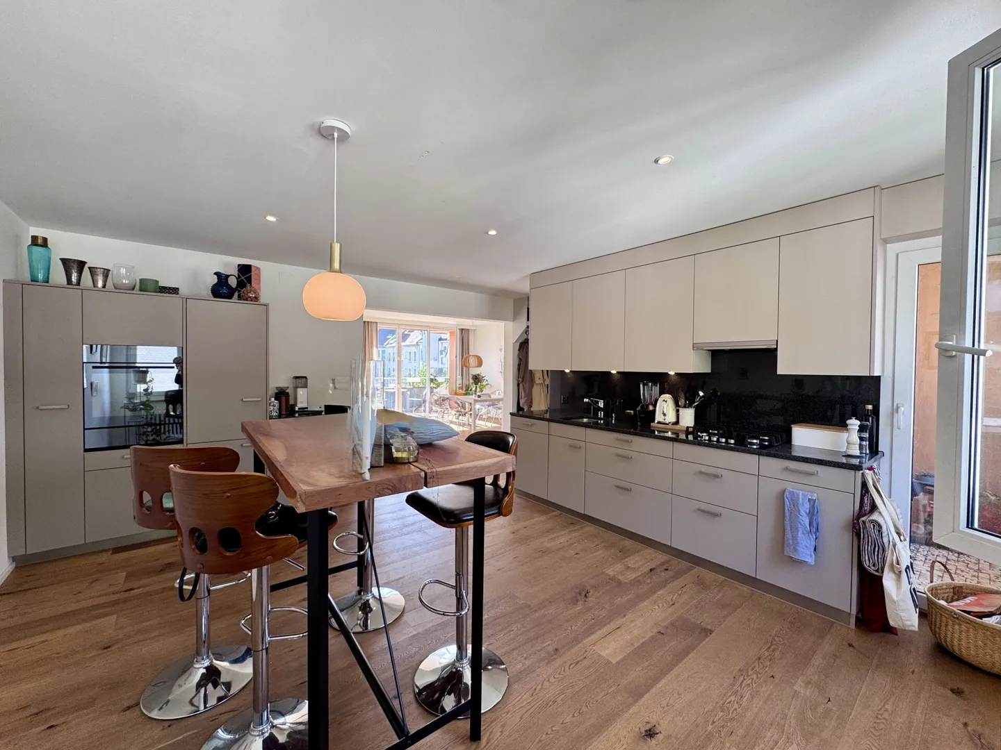 Spacieux Duplex de 3½ Pièces de 150 m² avec Balcon et 2 Salles de Bain à Albisriederplatz - Photo 3 sur 15