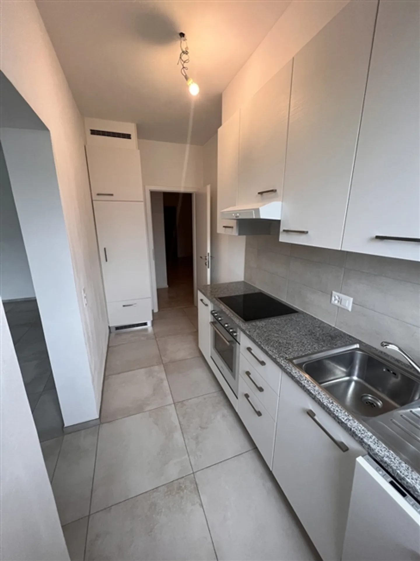 Rent a bright, renovated 4.5-room apartment - Photo 7 of 14