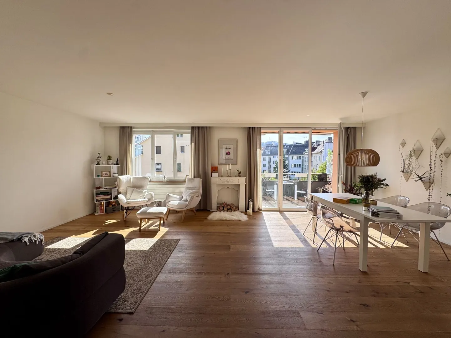 Spacieux Duplex de 3½ Pièces de 150 m² avec Balcon et 2 Salles de Bain à Albisriederplatz - Photo 2 sur 15