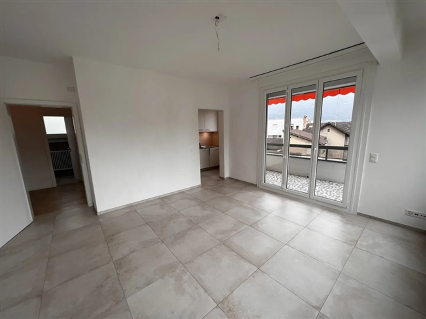 Rent a bright, renovated 4.5-room apartment - Photo 5 of 14