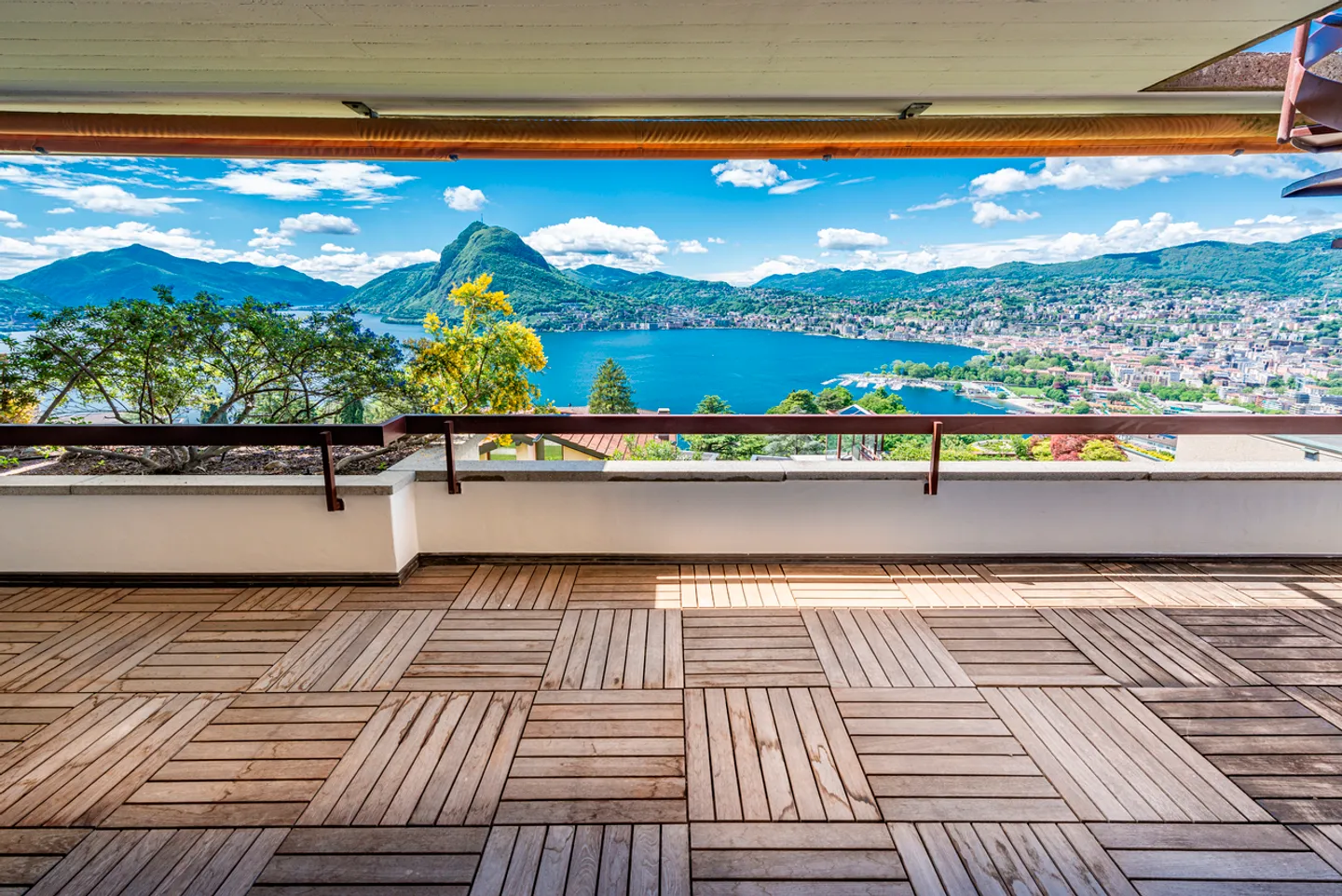 Modern penthouse with stunning rooftop terrace - Photo 4 of 16