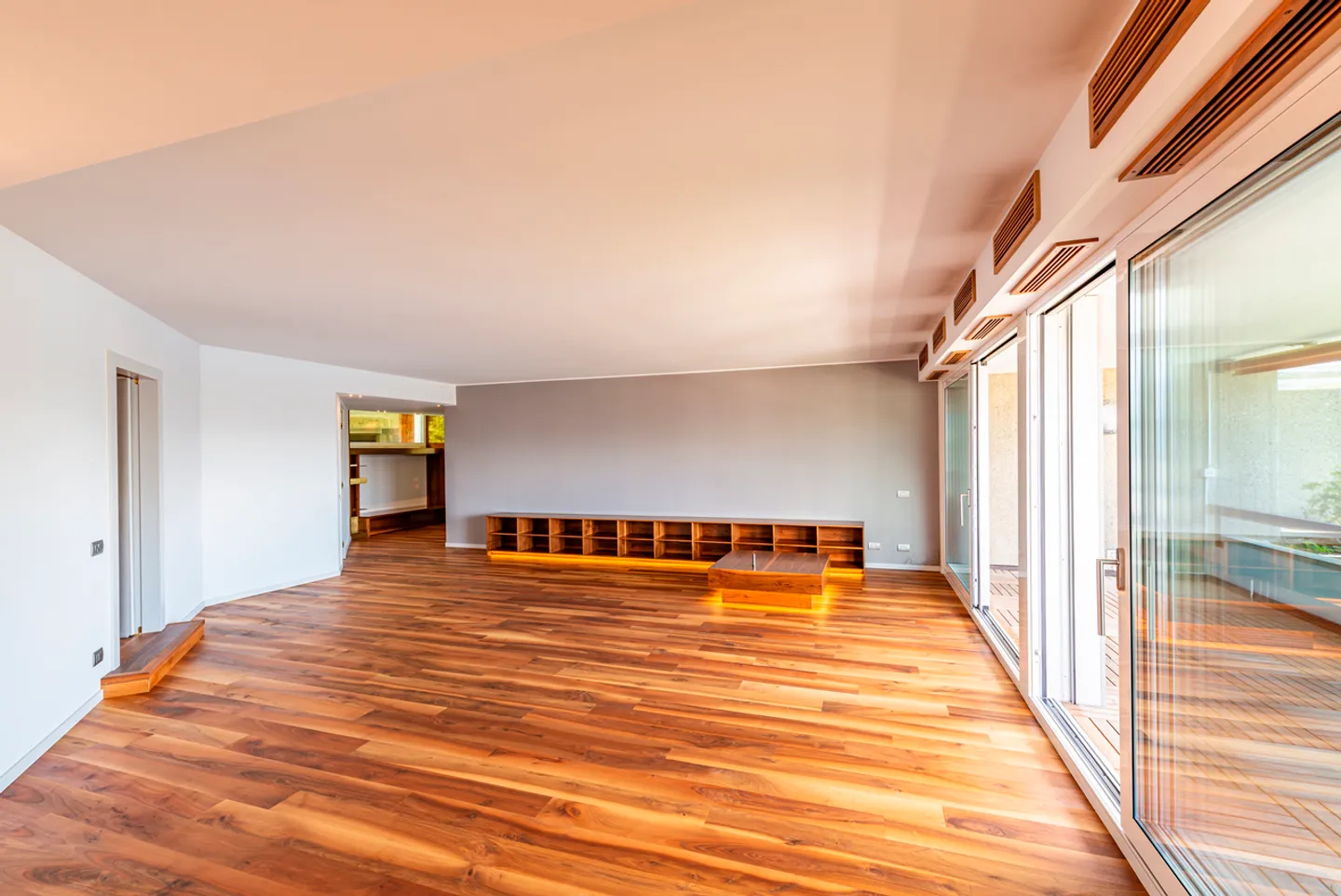 Modern penthouse with stunning rooftop terrace - Photo 10 of 16