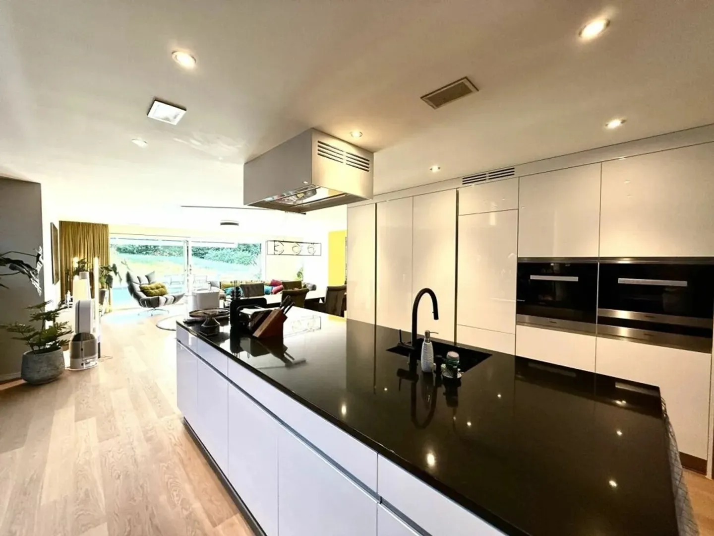 Traumhafte und moderne Gartenwohnung in Zürich Witikon - Foto 4 von 20