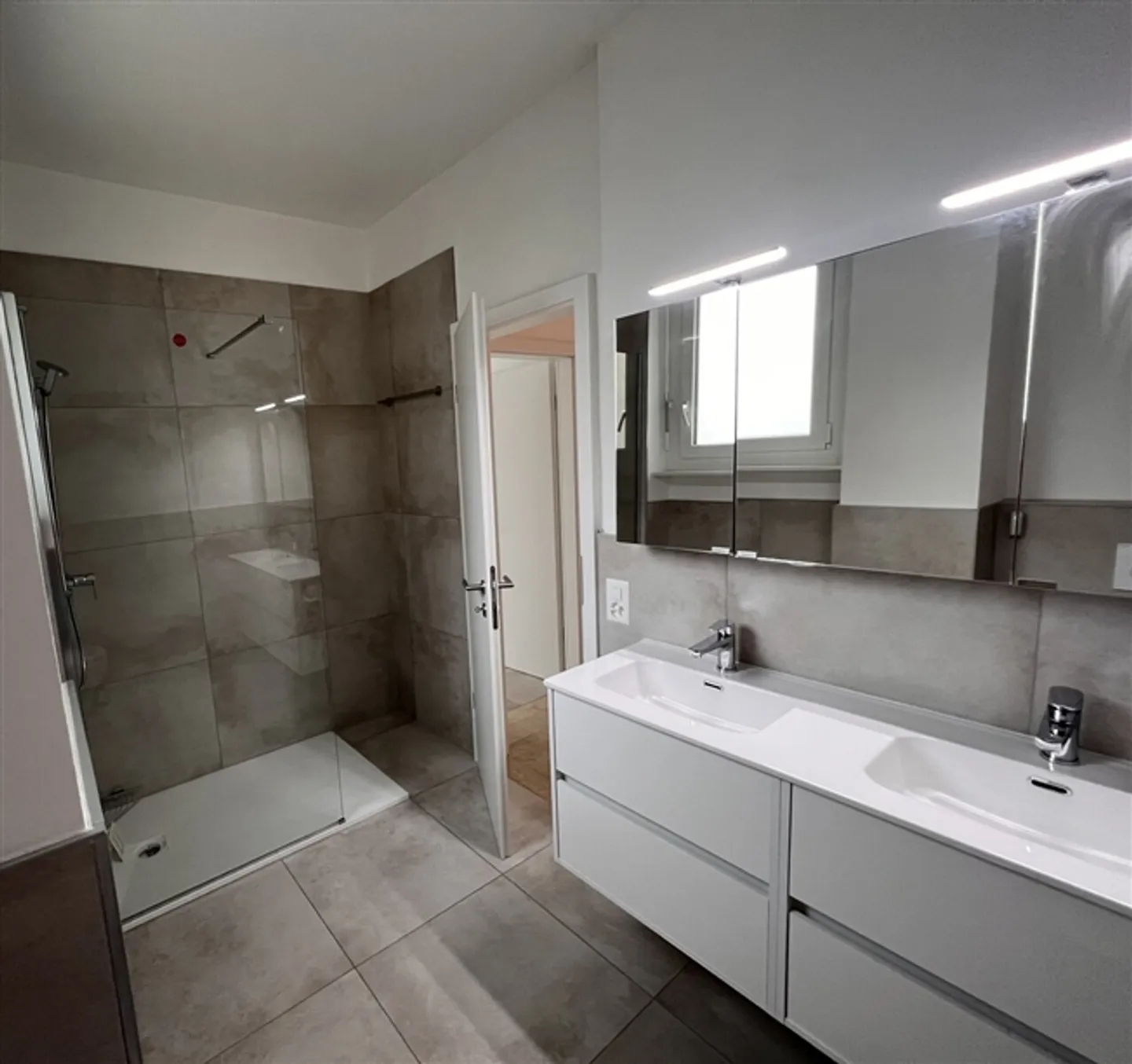 Rent a bright, renovated 4.5-room apartment - Photo 13 of 14