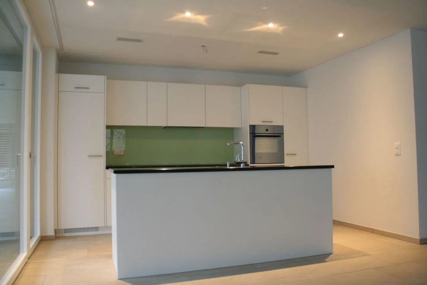 APPARTAMENTO MODERNO AL PIANO TERRA CON GIARDINO - Foto 2 di 12