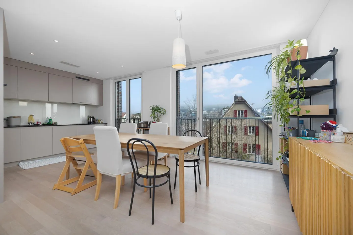 Adatto alle famiglie e moderno a Bülach - Foto 2 di 13